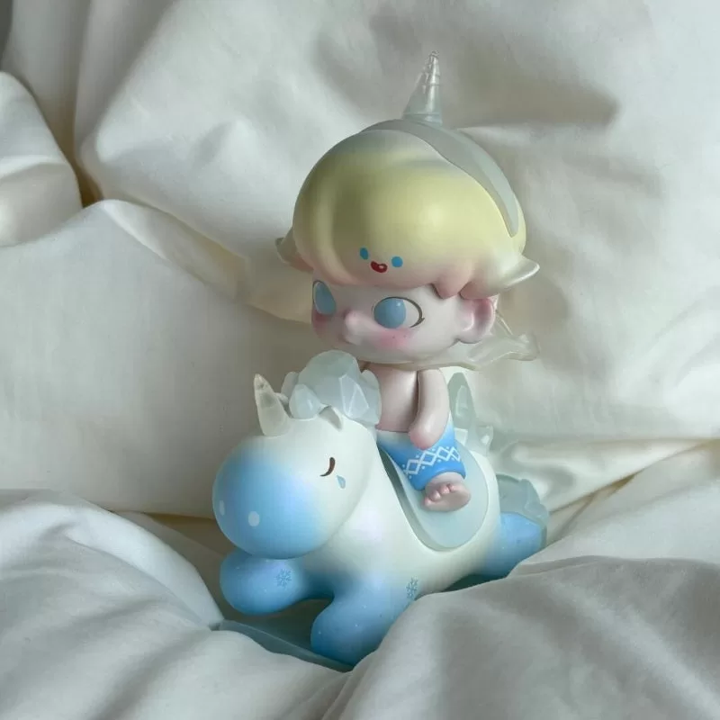 Figurină limitată DIMOO Ice Unicorn Sway Sway