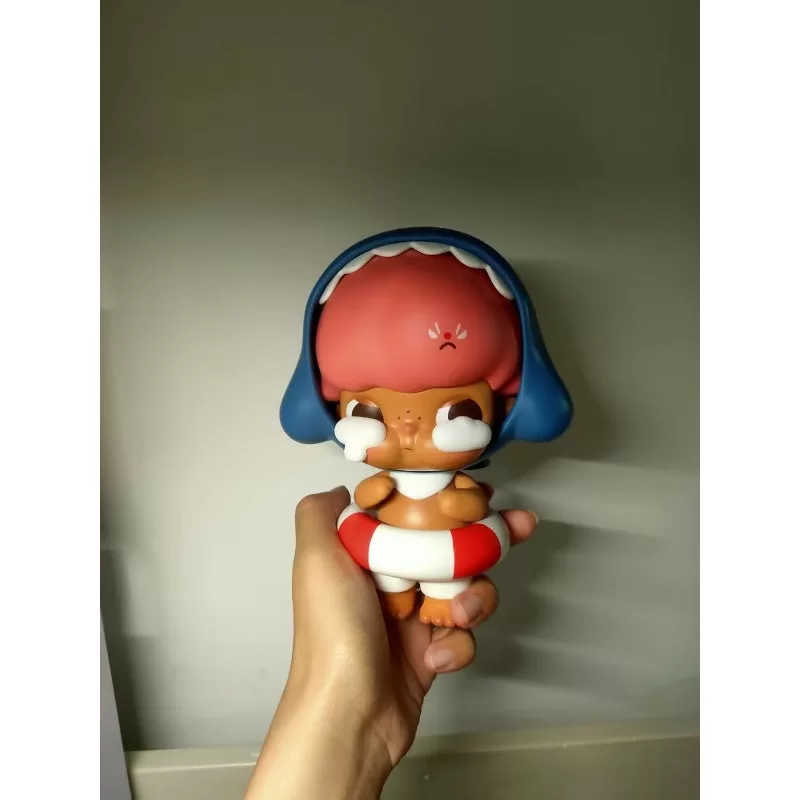 Figurină limitată DIMOO x Crybaby Shark