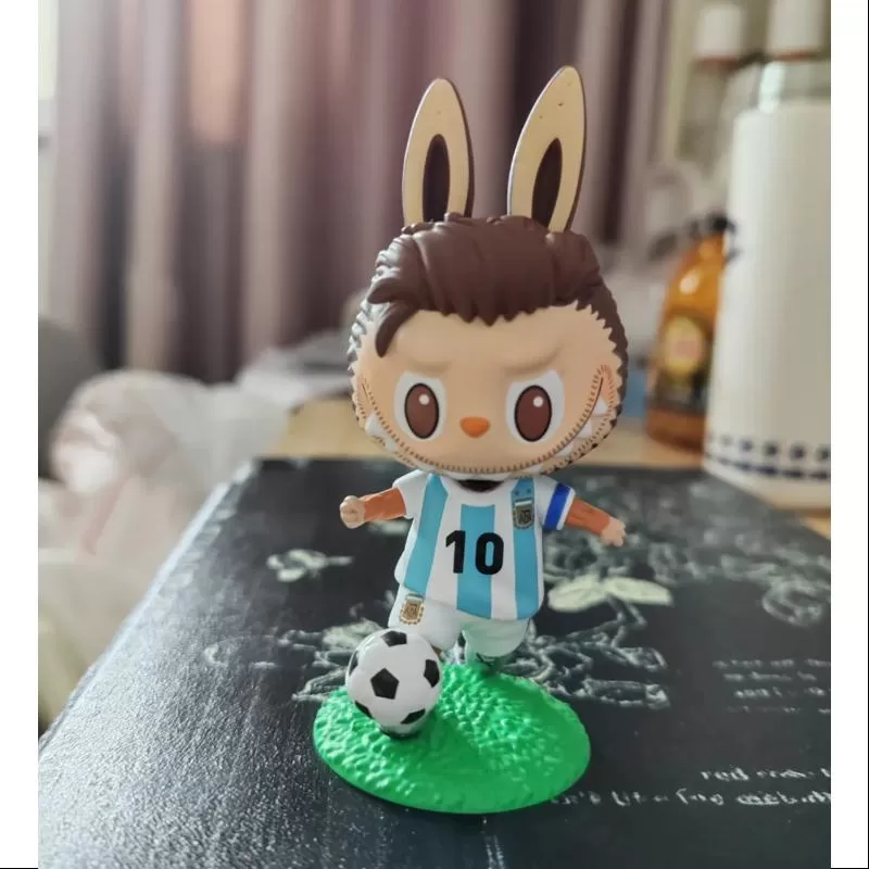 Labubu The Monsters Seria echipei de fotbal din Argentina Lionel Messi Dribling