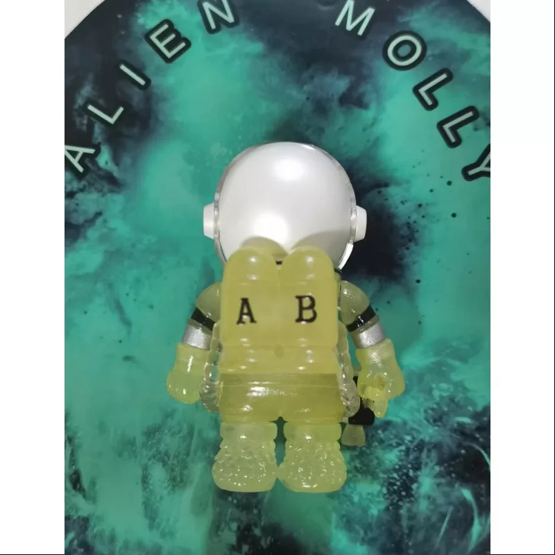 MEGA SPACE MOLLY 100% Alien Molly NO.10 2021 LIMITED (Strălucire în întuneric)