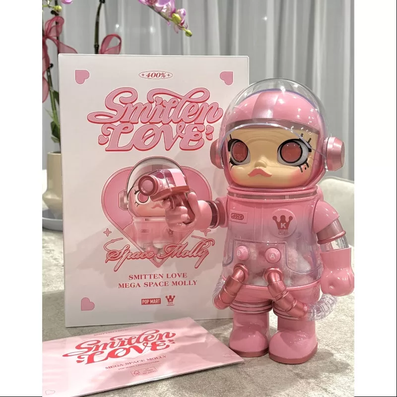 MEGA SPACE MOLLY 400% Smitten Love 2025 Ediție limitată