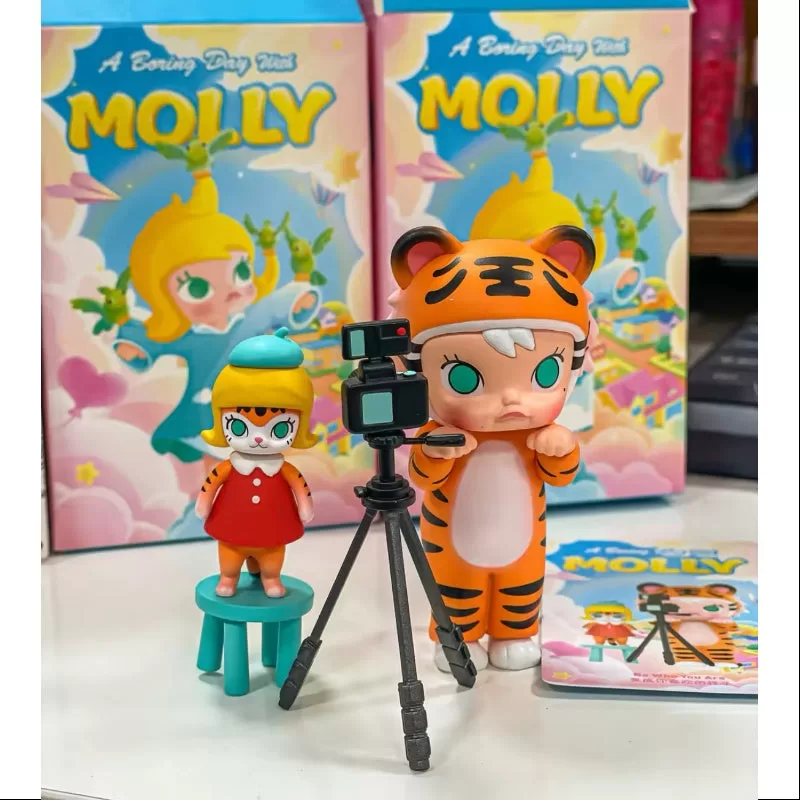 MOLLY O zi plictisitoare cu seria Molly Fii cine ești