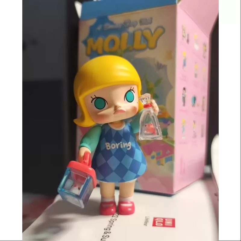 MOLLY O zi plictisitoare cu seria Molly care își face prieteni noi