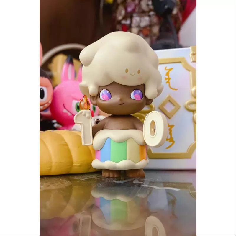 Minifigură DIMOO X Pop Mart, ediție limitată pentru a 10-a aniversare