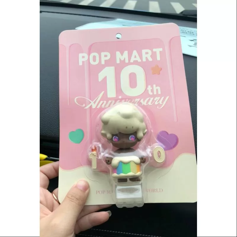 Minifigură DIMOO X Pop Mart, ediție limitată pentru a 10-a aniversare