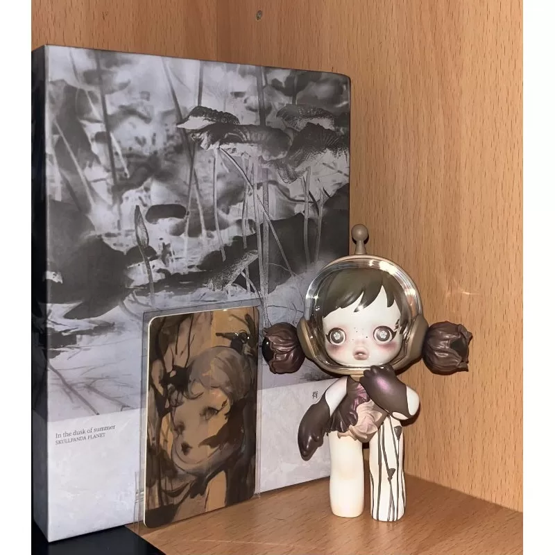 Skullpanda Baby Lotus în figura limitată The Dusk of Summer